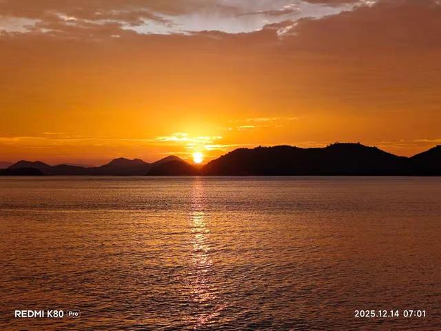 到沙头角看海上日出