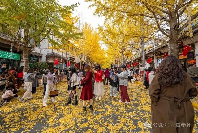 比人山人海还火爆的场面！就在天水“黄金大道”…