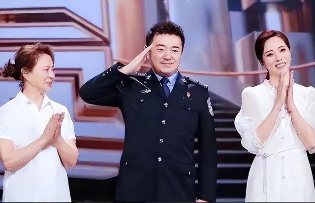 任长霞的儿子，你绝对想不到他现在的样子！