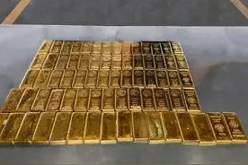 价值4000万元的金条， 藏在车底，当场查获！图片