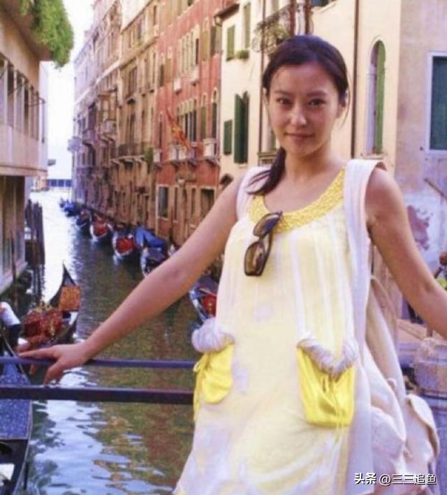 郝蕾瘦身成功！穿10厘米高跟鞋，整个人又瘦又有肉，这也太美了
