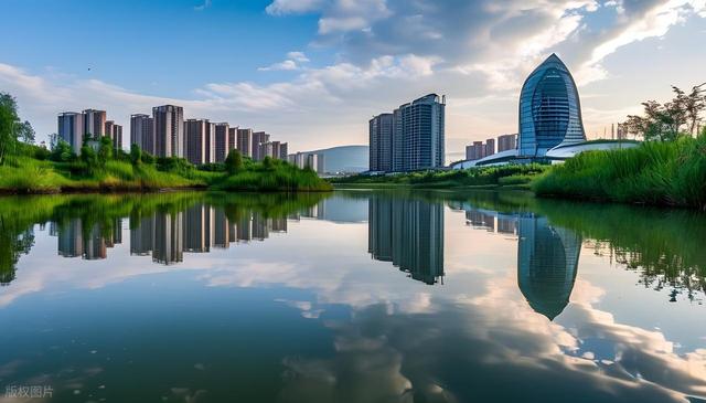 云南省下一个“昆明”	，不是红河也不是玉溪，而是这座低调的城市