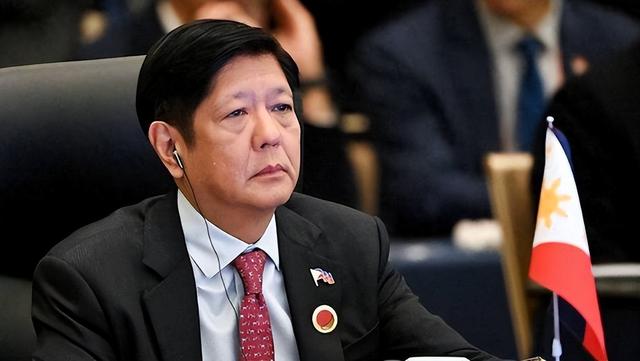 上百艘菲船兵分两路进攻，两艘战舰混在其中，马科斯要动枪炮了？