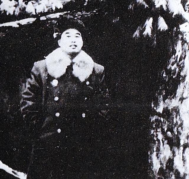 他出任大军区司令，却被孤立，有职无权，副司令调兵不给他打招呼