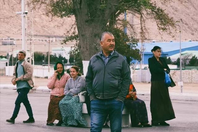 探访中亚最神秘国度：全境断网、满街白车，真实生活超乎想象