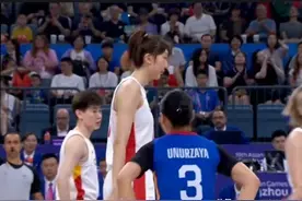 中国女篮大胜蒙古女篮55分，打响卫冕冠军第一枪。图片