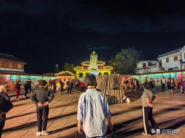 夜游大理古城：繁华背后的别样体验