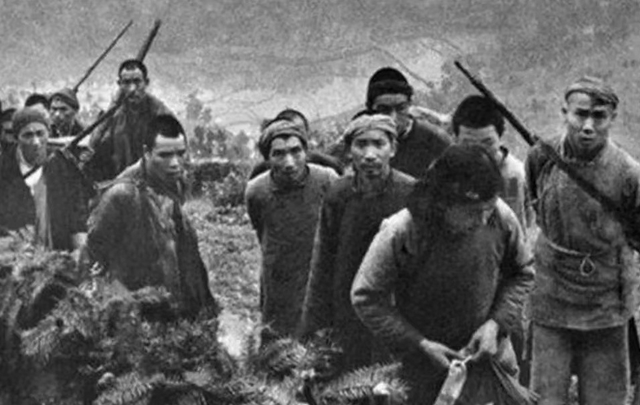 1950年，5000土匪包围解放军，匪首听错哨兵一个字，我军化险为夷