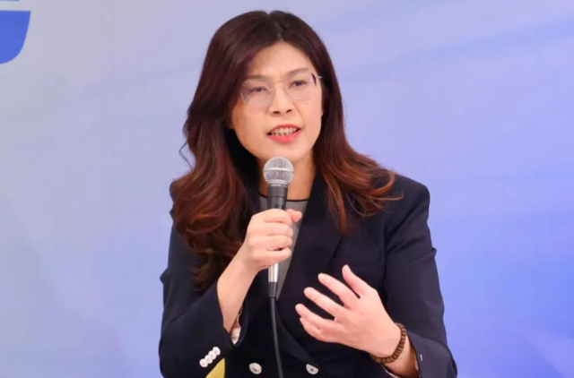 国民党率团赴京，郑丽文对大陆称呼变了	，蔡英文不排除再度出马