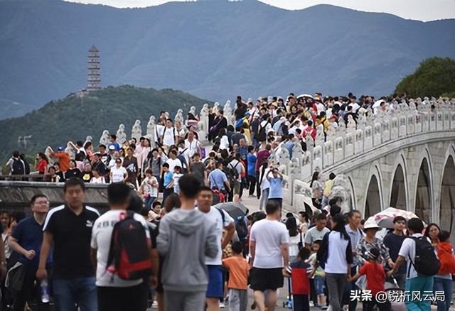 宰客收费、吃相难看，中国人旅游体验越来越差，景区赚钱不择手段