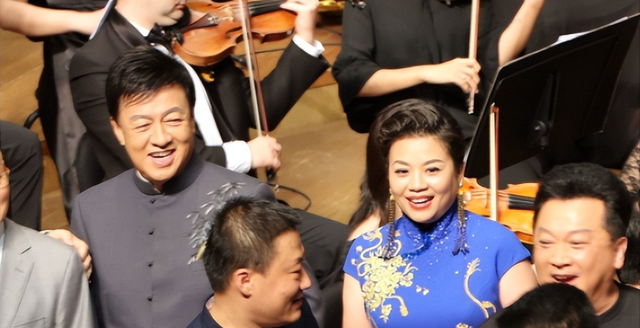 不结婚怎么解决生理需求？56岁的歌唱家张也	，用行动给出了答案