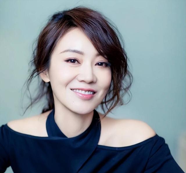 宁愿净身出户，也要与闫妮离婚的邹伟，21年过去现状如何