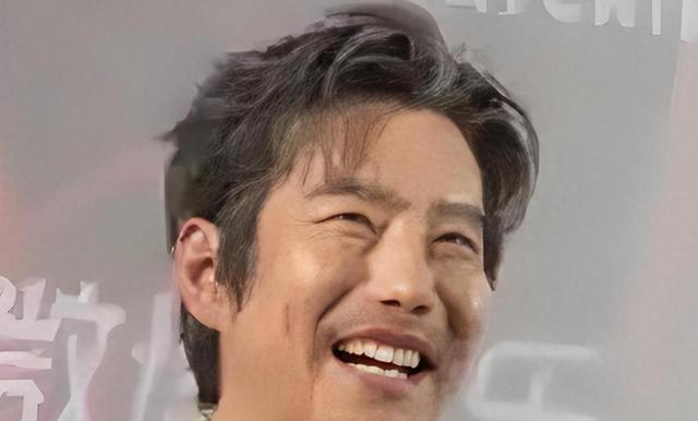 张艺谋没捧火，吴京带不红，如今50岁的他演完《戏台》终于被认识