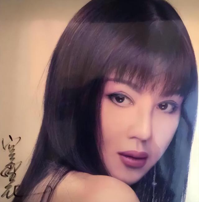 她是中国第一美妇，坐牢、离婚、拍三级片，还因太美被克林顿接见
