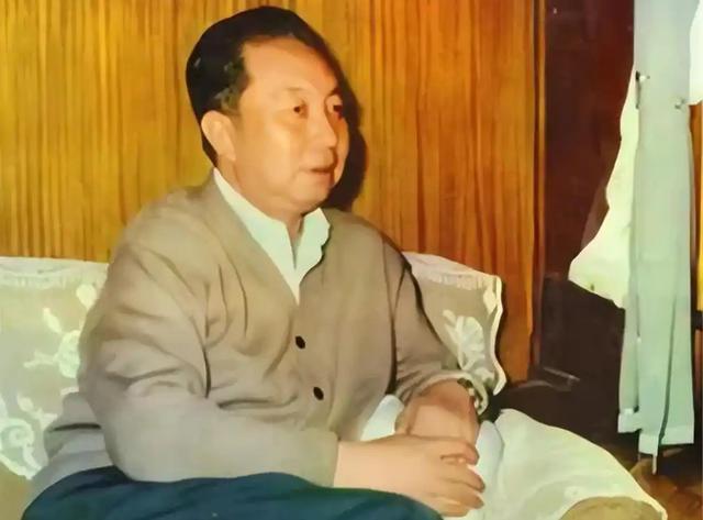 1976年，还在唐山视察的陈锡联接到华国锋电话：火速回京商量事情