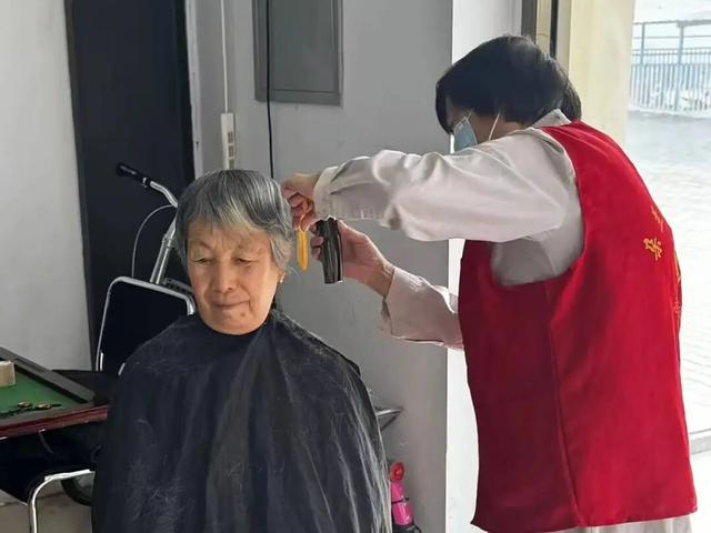 达茂时讯丨2025年10月31日 达茂旗“飞”出最年轻航天员