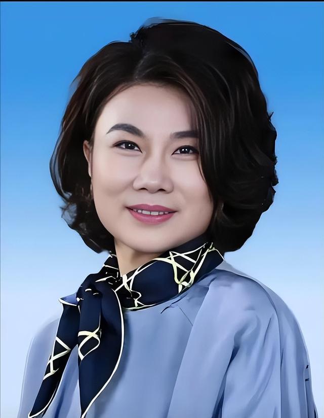 国产芯被窃取！内鬼海归身份曝光，董明珠说的话，终于有人信了