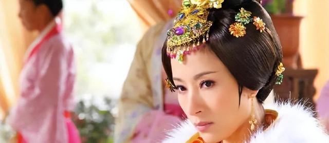 15岁太子朱见深在洗澡，乳娘进来加水，他邀请共浴，乳娘同意了