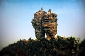 巨石顶上矗立千年宝塔，至今无人登顶，到底有什么特殊作用？图片