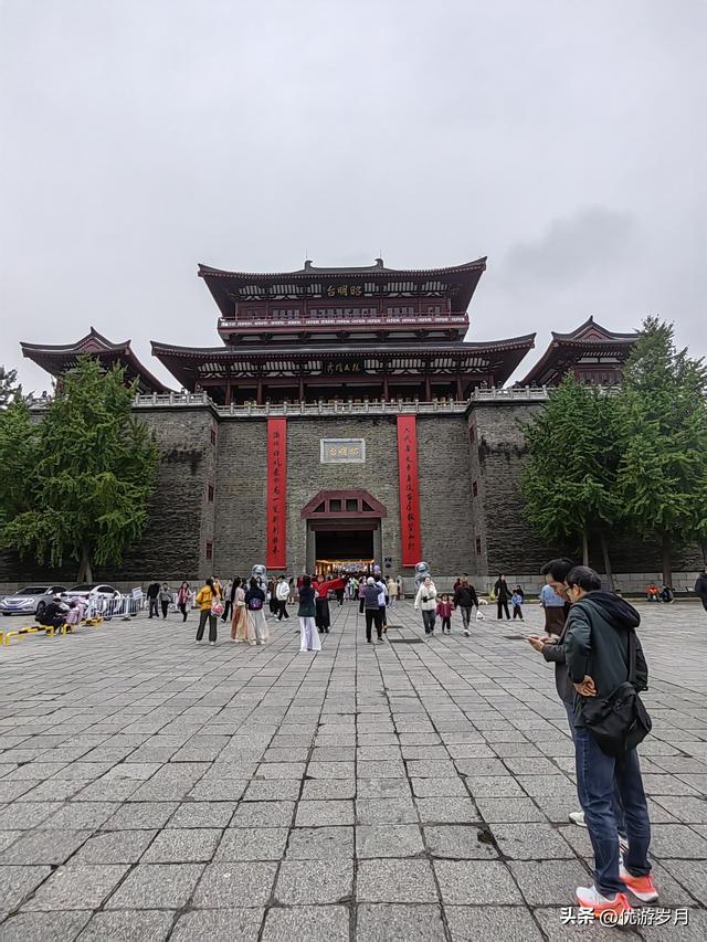 襄阳古城汉江风景很美