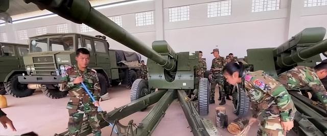 中国两款火箭炮迎来首次实战，泰国士兵打82炮，中美制榴弹炮对轰