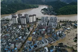 又来一次？贵州榕江再遭超大洪峰，7分钟淹没街道，居民二次撤离图片
