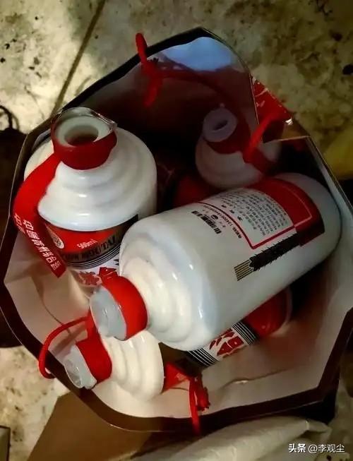 直播间“假酒”骗局曝光！成本不到1元、年份随便改，专坑中老年