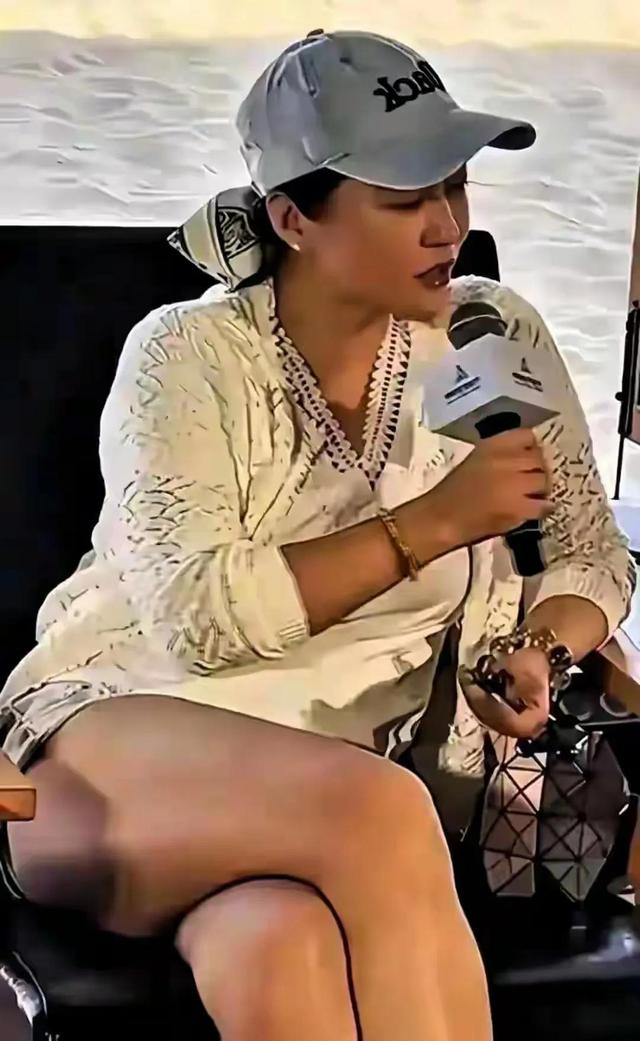 46岁郝蕾新照流出 大体格身材丰腴圆润 网友尖叫 这是真的珠圆玉润吧