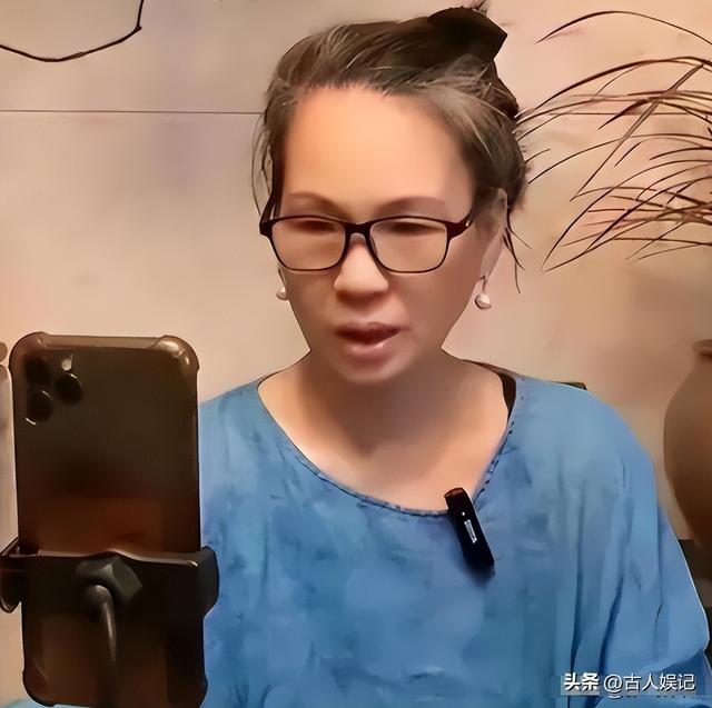 赖昌星妻子曾明娜现状，独居3000平老宅，做饭弄花草活成人生赢家