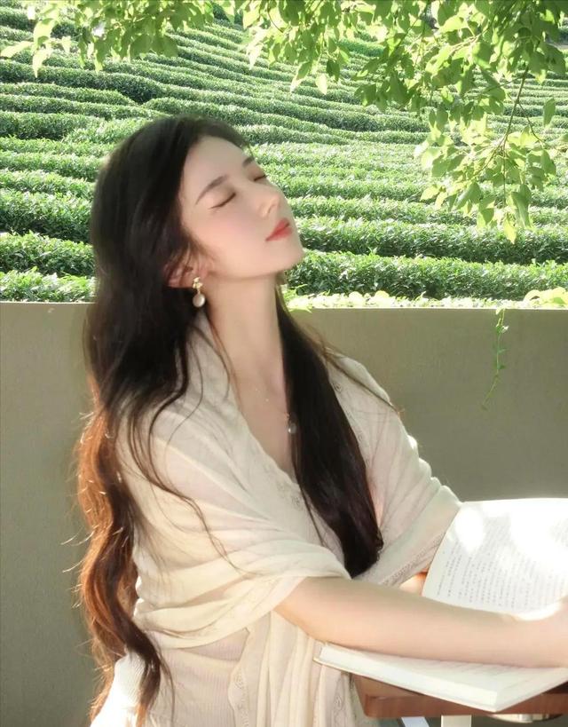 昆明大学一校花好漂亮	， 身高169cm，体重50kg 美的让人移不开眼