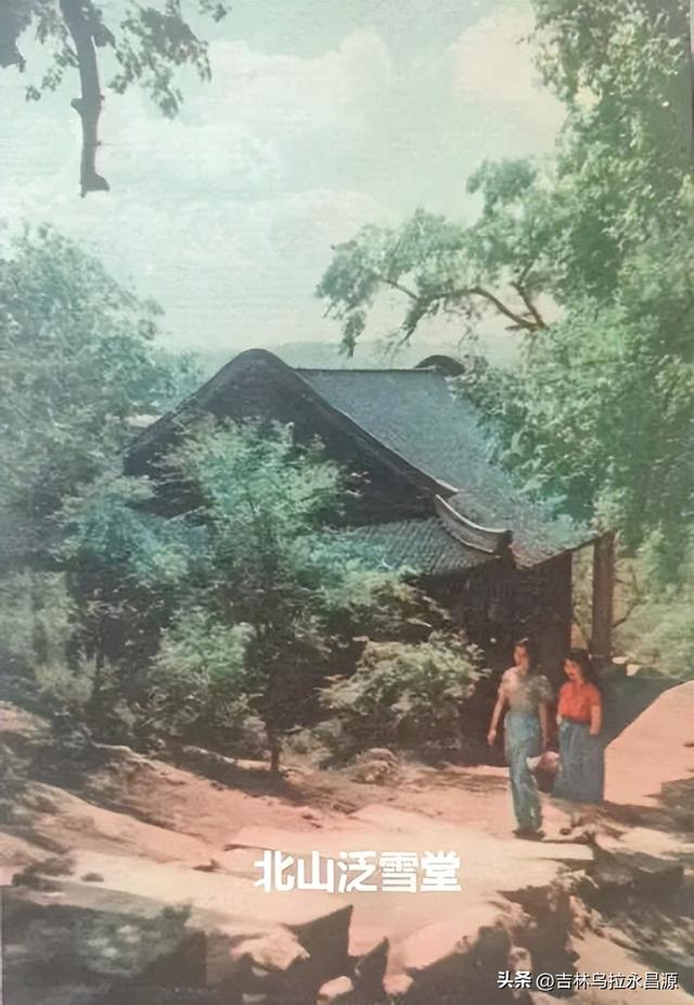 一组12枚明信片，记录了1960年时的吉林市城市风光