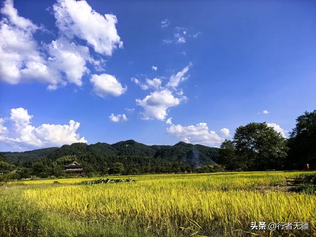 梵净山下寨沙行：八月午后的吊桥与侗家烟火