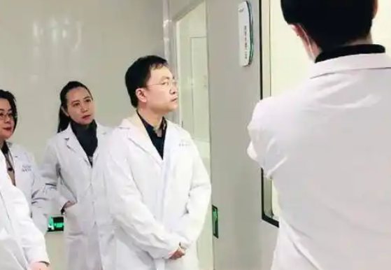 原来他就是刘强东的好搭档，41岁确认渐冻症一家三代短命现状如何