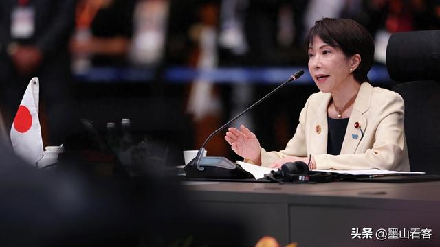 辽宁舰逼近日本本土，高市已酿成大祸	，最后关头，被要求立刻辞职