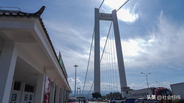 云端悬索跨峡谷！腾冲龙江特大桥，亚洲海拔第一的天路奇观