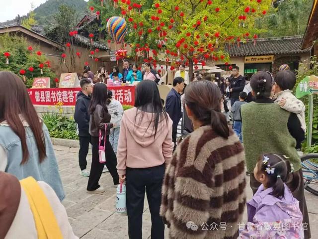 书香缀银杏 竞答引热潮——徽县图书馆为文旅盛会注入文化活力