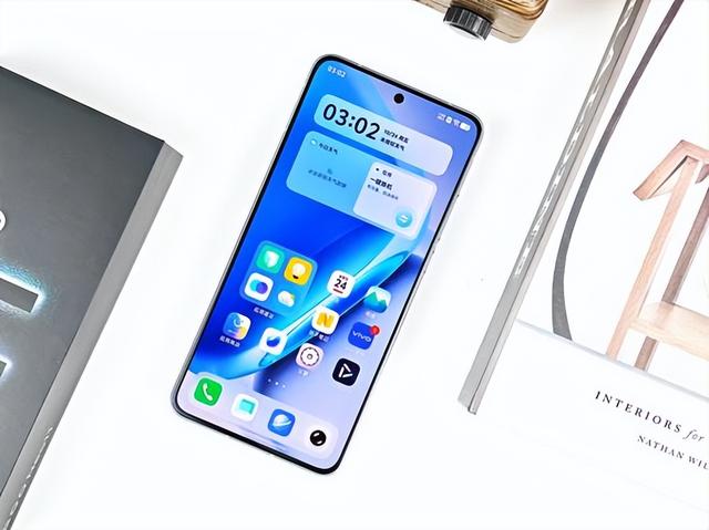 vivo的“爆款逻辑”：vivo X300、iQOO 15、iQOO Neo11