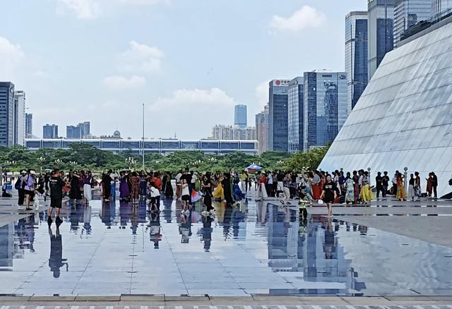 到深圳旅游必逛的公园,深圳莲花山公园究竟有多美?
