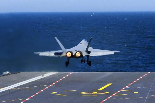 同样是弹射 为啥空警-600站C位