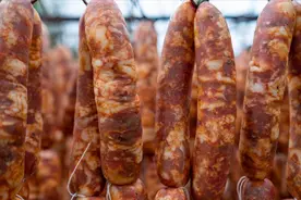 保存香肠，直接放冰箱就错了，跟婆婆学了一招，放半年都照样新鲜图片