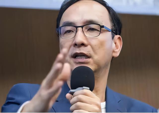 洪秀柱刚观礼完9·3阅兵，岛内支持度大反转，台当局矛头对准新北