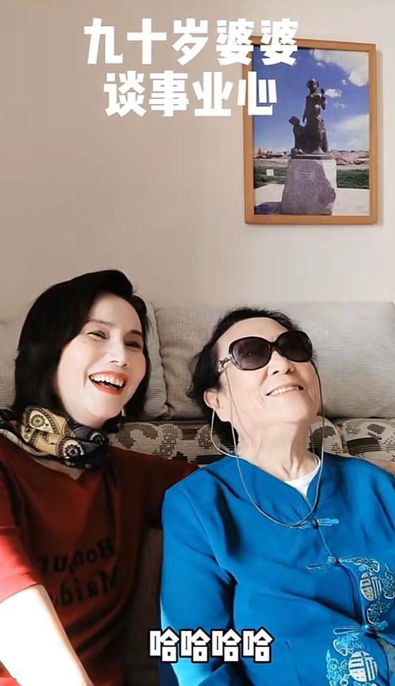 64岁徐俐晒北京小院	，和二婚丈夫住农村平房，院子大得能跑步