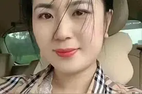 42岁寡妇女房东邀请我爬山，遇上倾盆大雨，竟是一场浪漫邂逅！图片