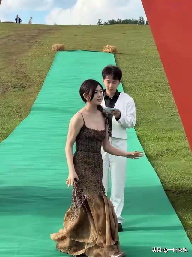 内蒙偶遇陈妍希，又矮又胖 腰粗腿短 身材五五分 没网上吹的那么漂亮