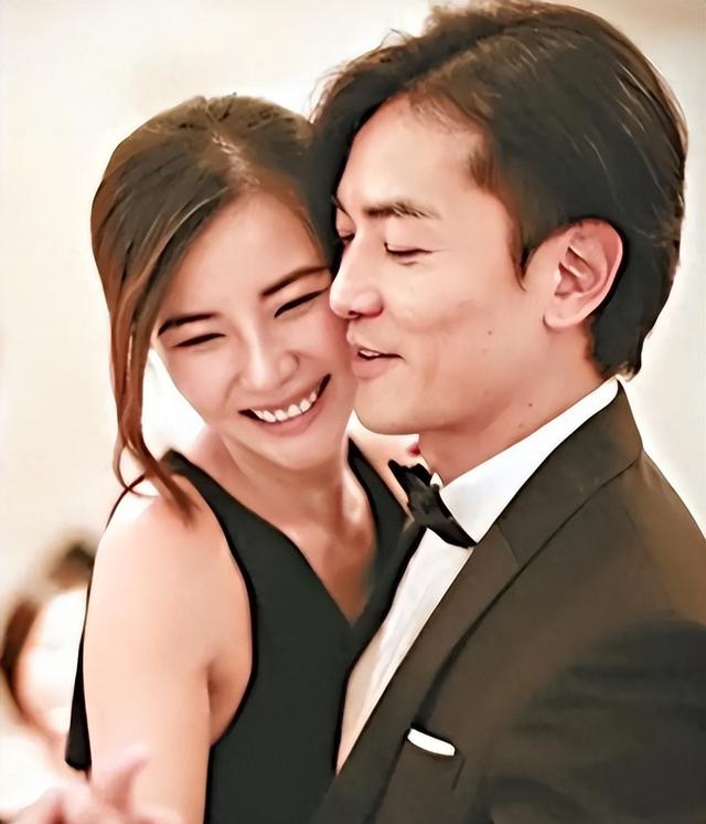 21岁拍三级，30岁被出轨，38岁嫁大佬，如今52岁没孩子还被宠成宝