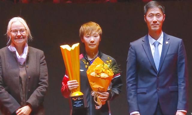 王曼昱获得双冠军才两天，饭圈就来了 她和孙颖莎一个举动破除流言