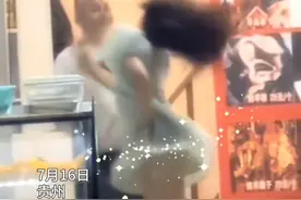 羡慕！凌晨时分夫妻俩在店里跳起双人舞，网友：大反转，不是夫妻图片