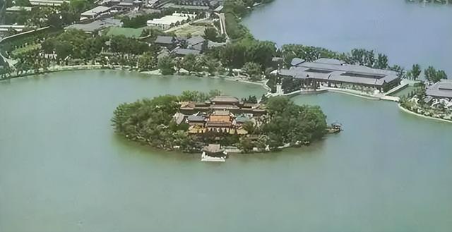 毛主席为何一生不进故宫	，终生再未回延安？周总理的谈话道出实情