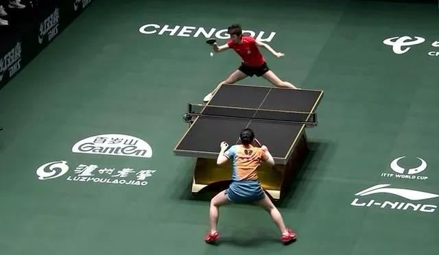 成都的决战之夜，空气中弥漫着紧张与期待。