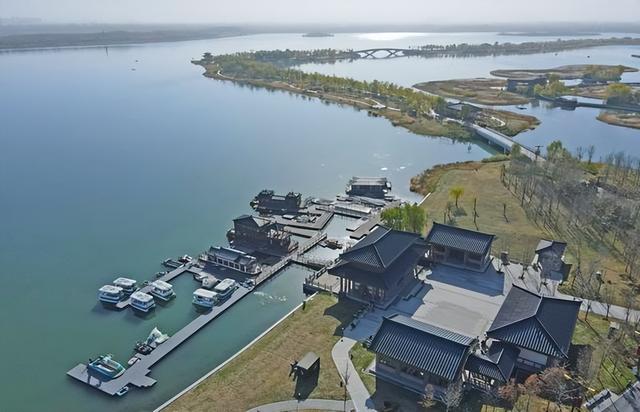 西安七夕公园:水韵织就初冬美景